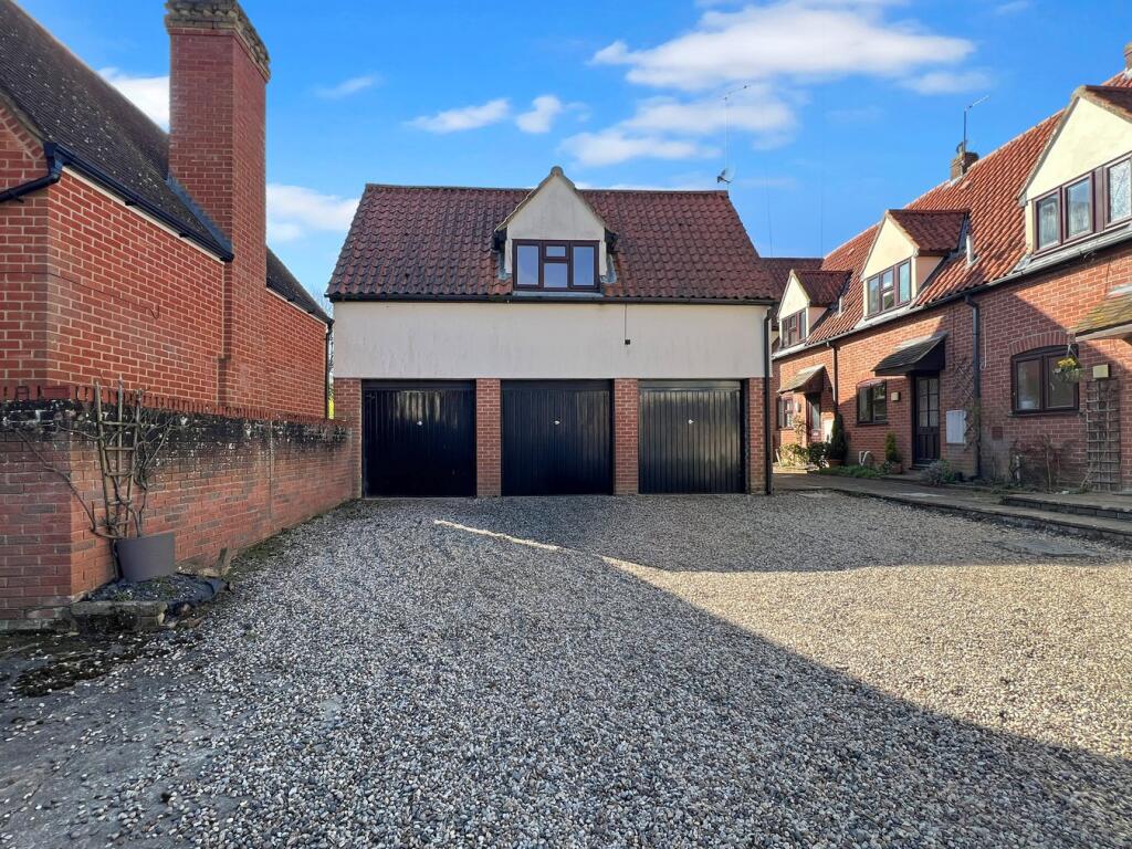 2-bed house on Old Mill Chase, Wethersfield, Braintree, CM7, £180,000