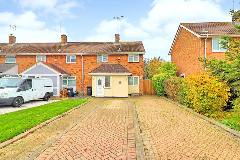 Barrington Gardens, Basildon, SS14 photo 2