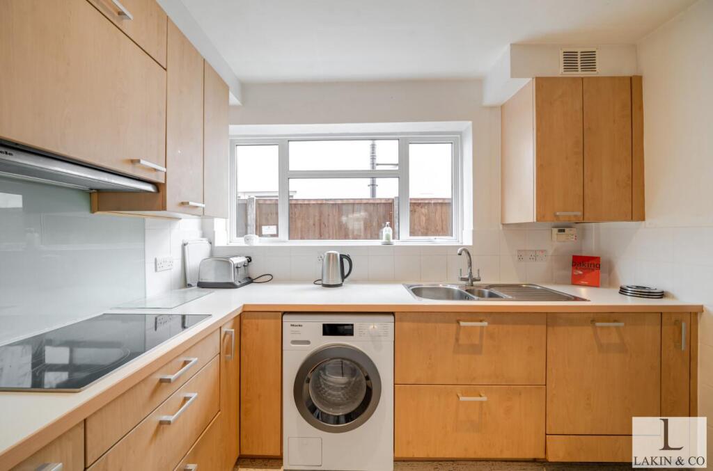 Hoylake Crescent, Ickenham, UB10 photo 4