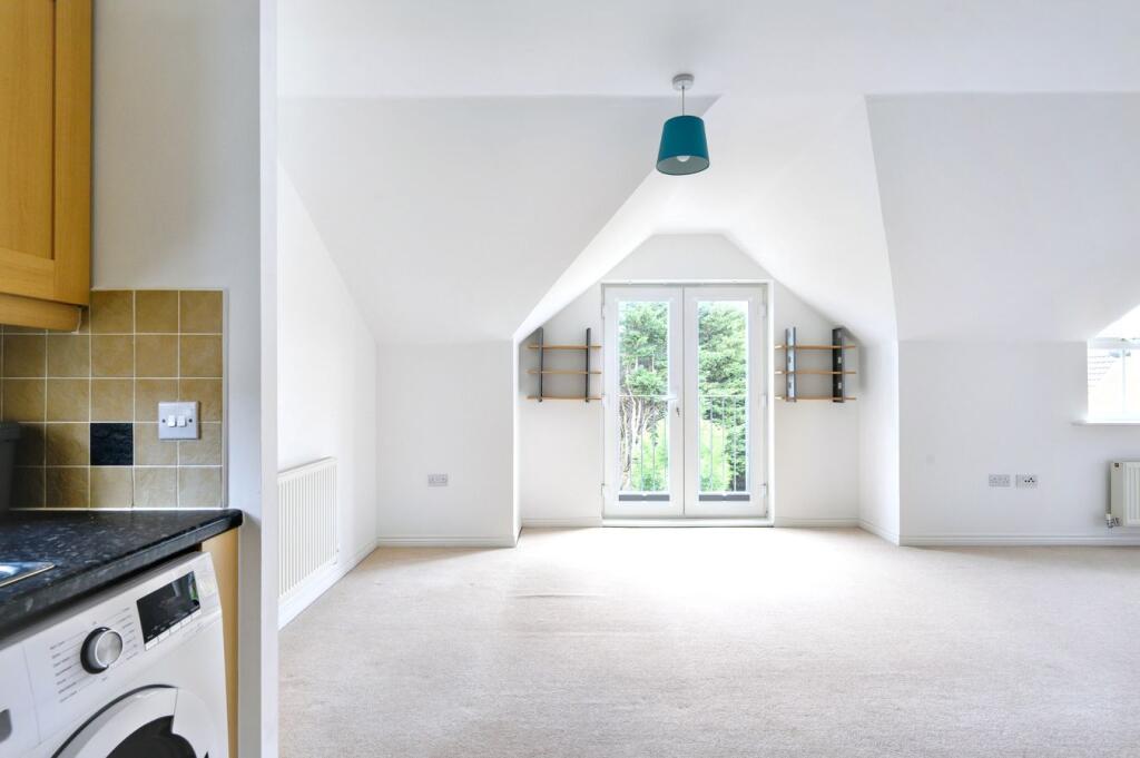 Apartment in Fareham, Hill Park - View 5