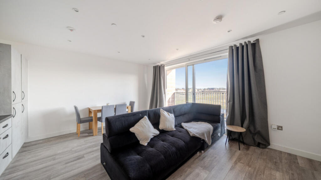 Newport House, Rainham, RM13 8RW photo 2