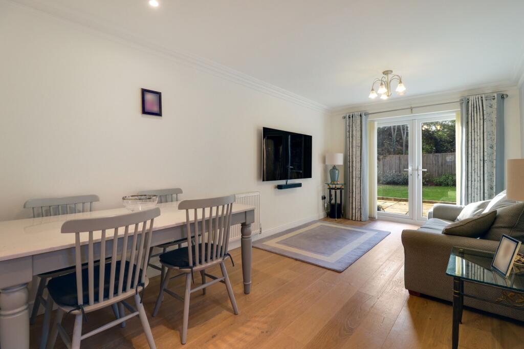 Manor Road North, Hinchley Wood, KT10 photo 4