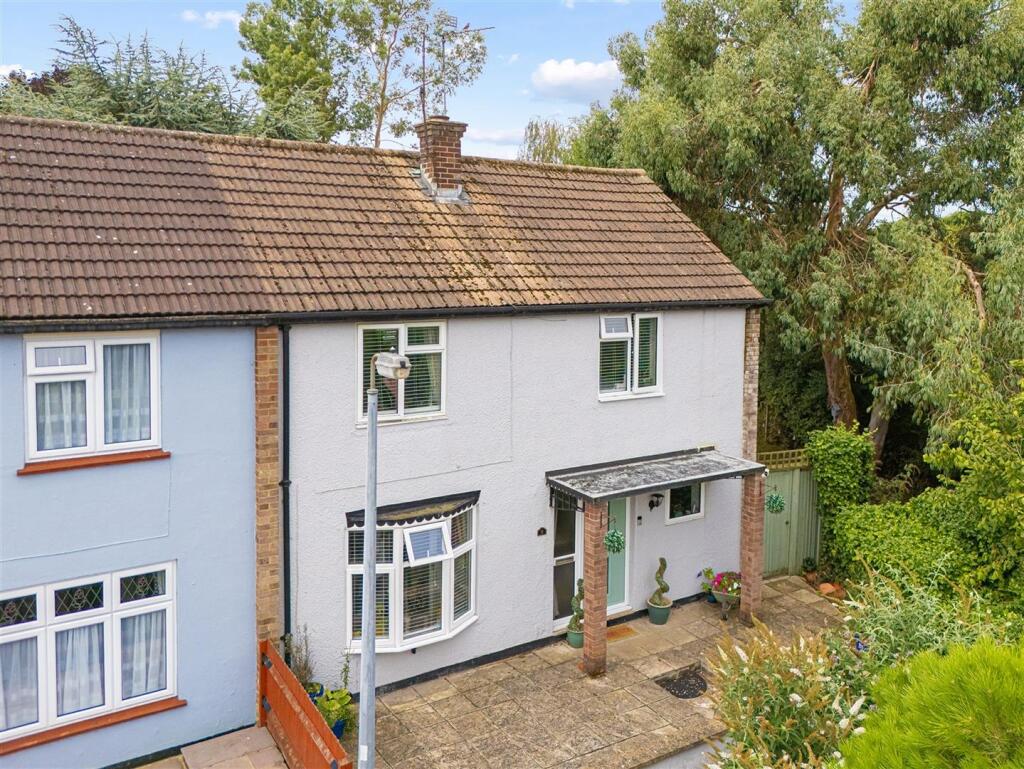 3-bed terraced on Coronation Hill, Epping, £500,000