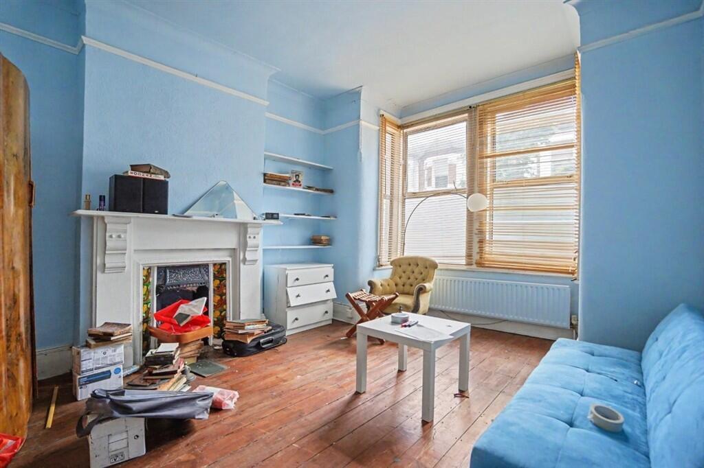 House in London, Falcon Estate, Clapham Junction - More