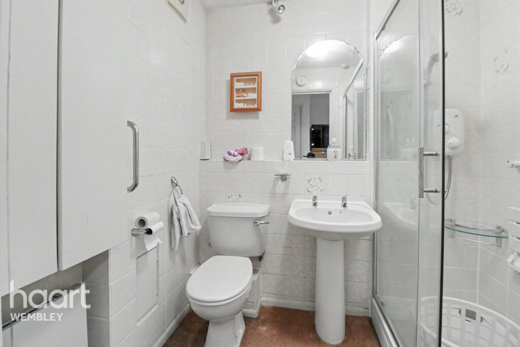 1-bed house on Furzehill Road, Borehamwood, £150,000