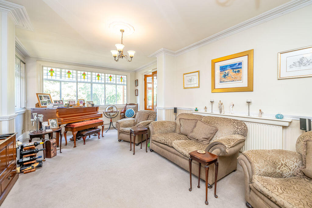 House in Wolverhampton, West Midlands - More