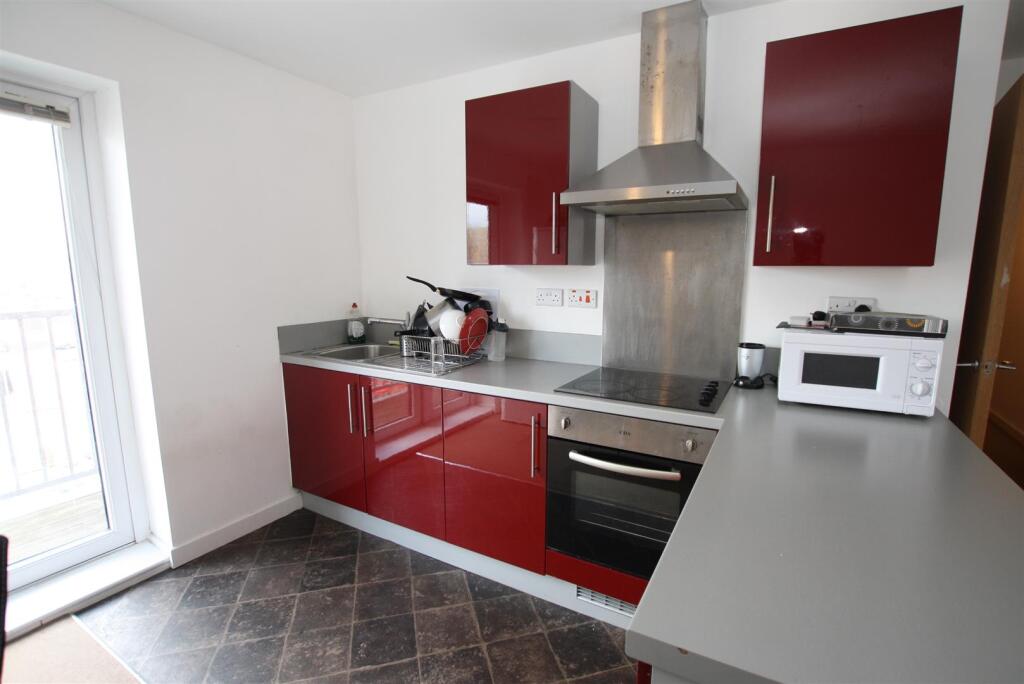 Apartment in Manchester, Piccadilly, City Centre - View 3