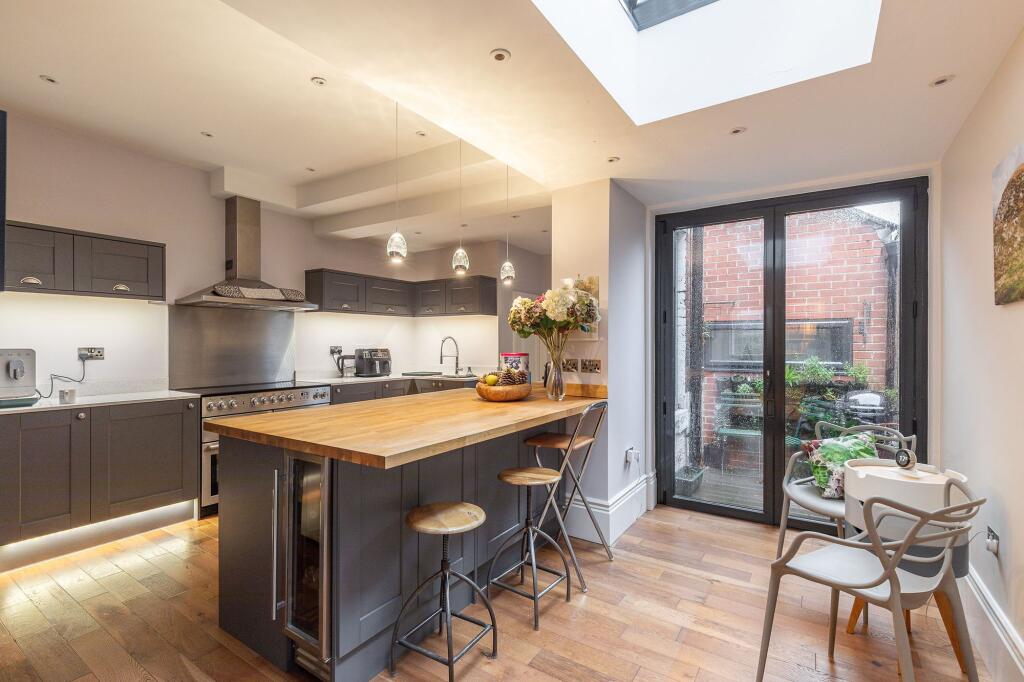 House in Newcastle upon Tyne - View 4