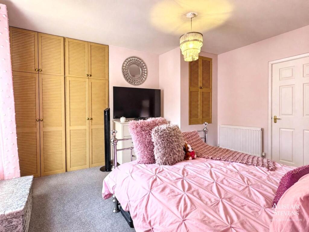 House in Oldham, Greater Manchester - More