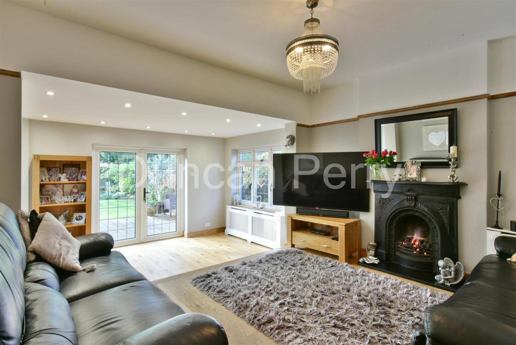 Oakmere Lane, Potters Bar photo 2