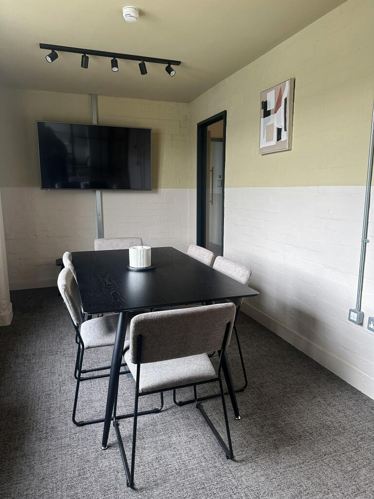 Free Bookable Meeting Room