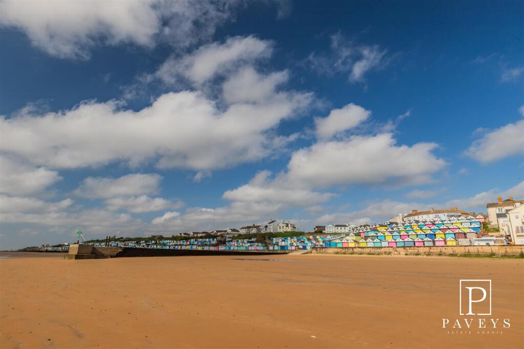 Southcliff Promenade, Walton-on-the-naze photo 4