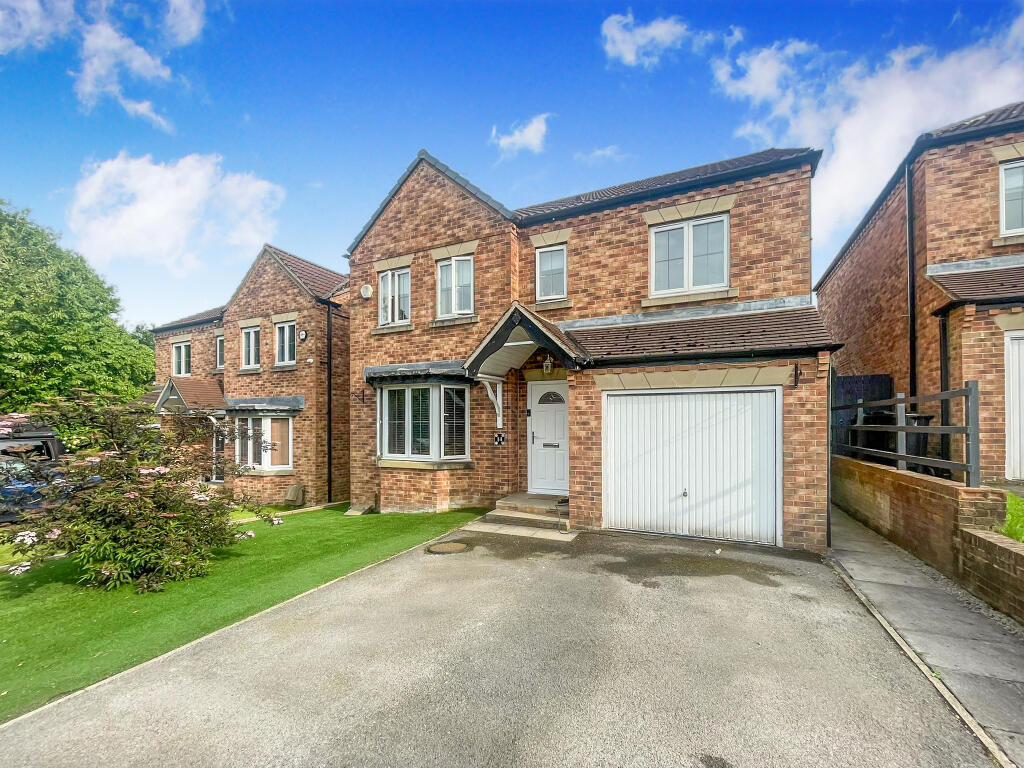 4-bed detached on Watering Meadow, Leeds, £465,000