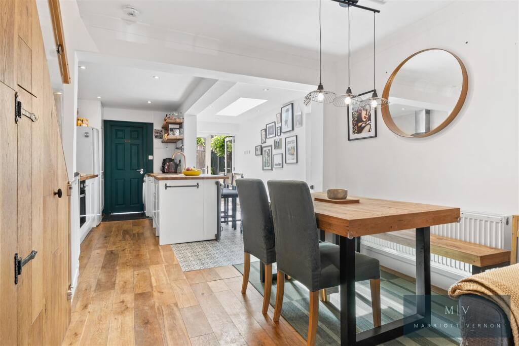House in Croydon - View 4