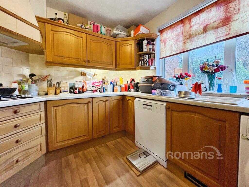 House in Surrey Heath, Old Dean - More