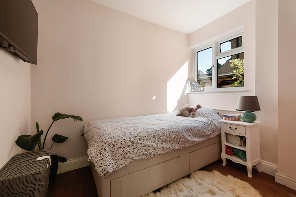 House in Reigate and Banstead, Horley - More