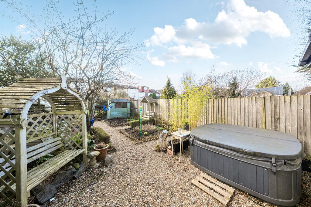 Additional image 12 of Cross Way, Harpenden, AL5