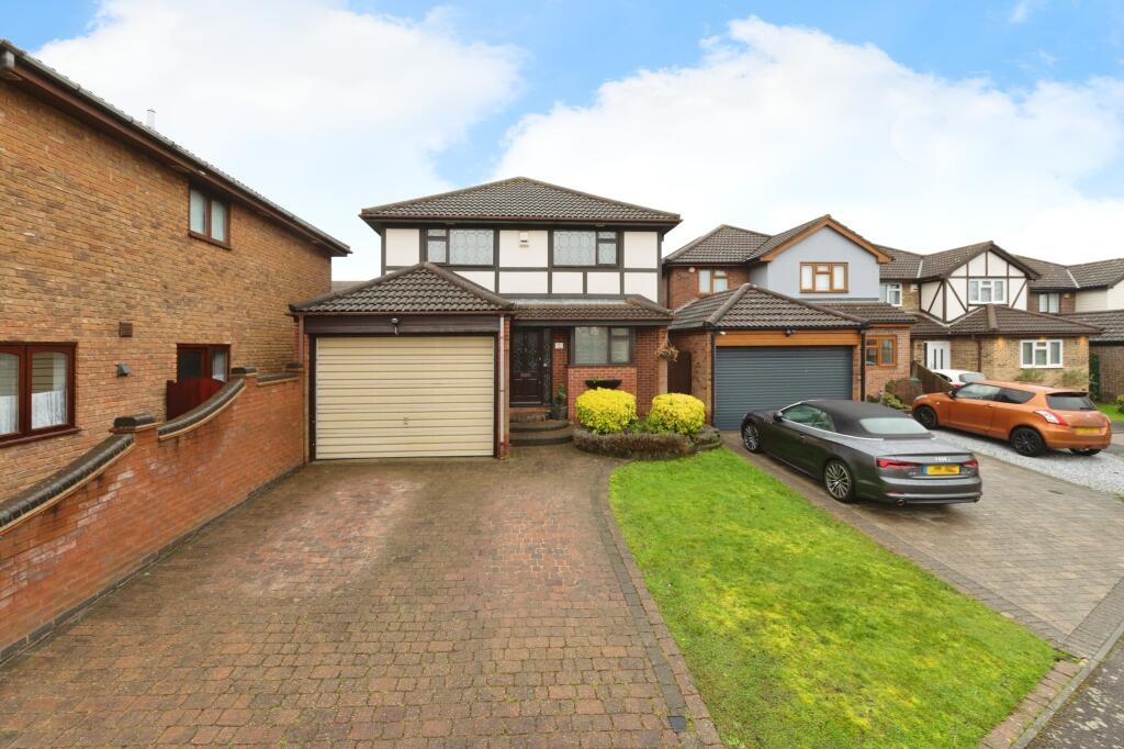 4-bed detached on Dovesgate, Benfleet, SS7, £650,000