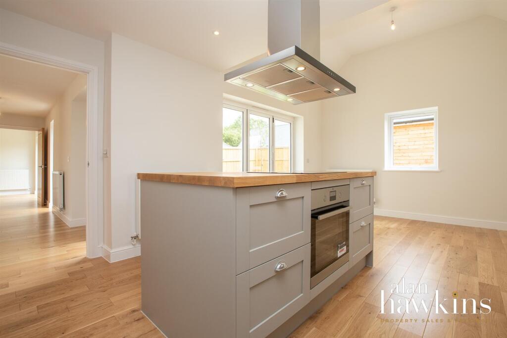 Old Orchard Close, Christian Malford, Chippenham photo 4