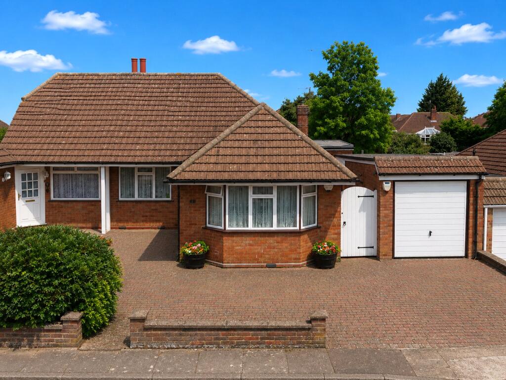 3-bed house on Homedale Drive, Luton, Bedfordshire, LU4, £395,000