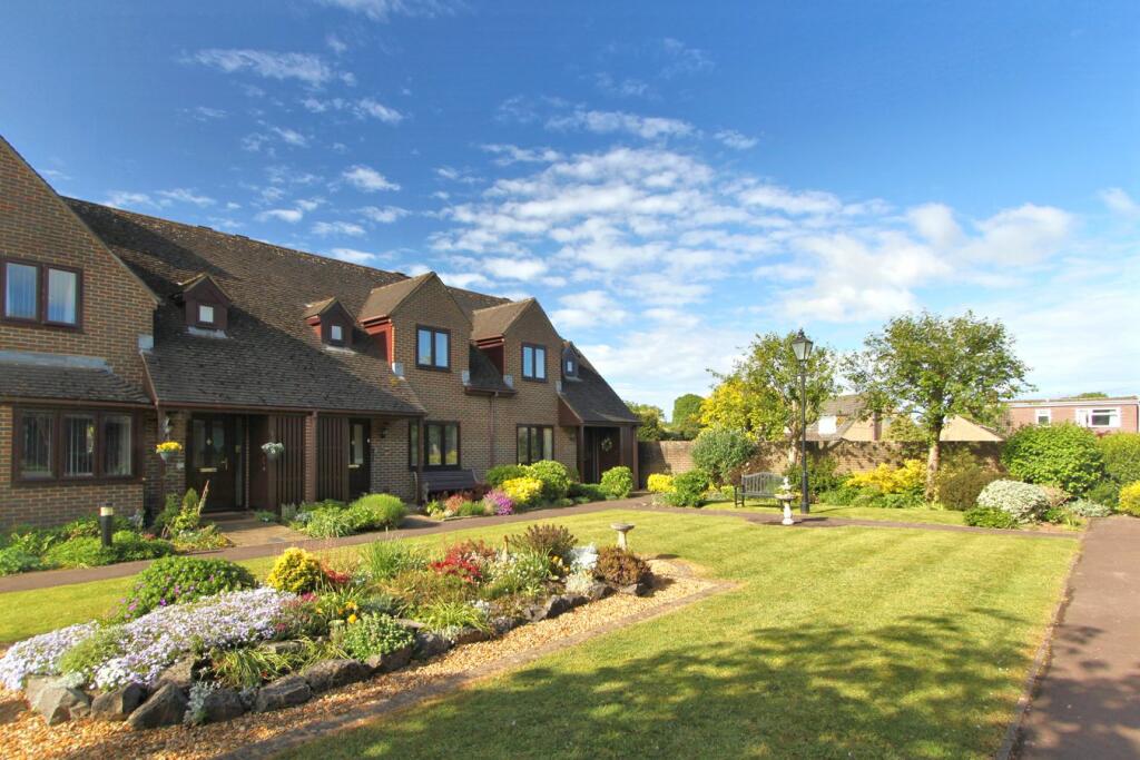 Main image of property: Courville Close, Alveston, BS35