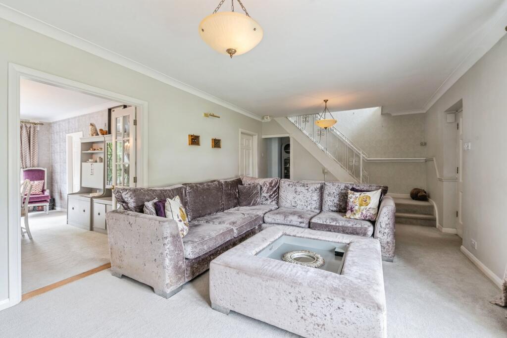 Clifton Way, Shenfield, Brentwood, CM13 - View 5