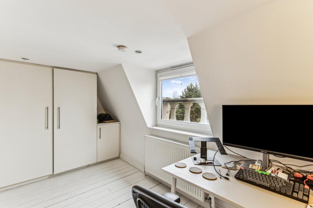 Apartment in London - View 5