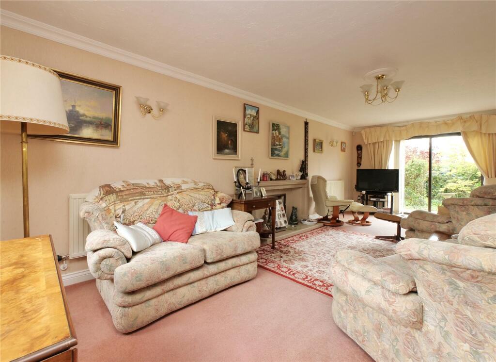 Sutton Park – Spacious Family Home with Incredible Potential, Bishop Sutton photo 3