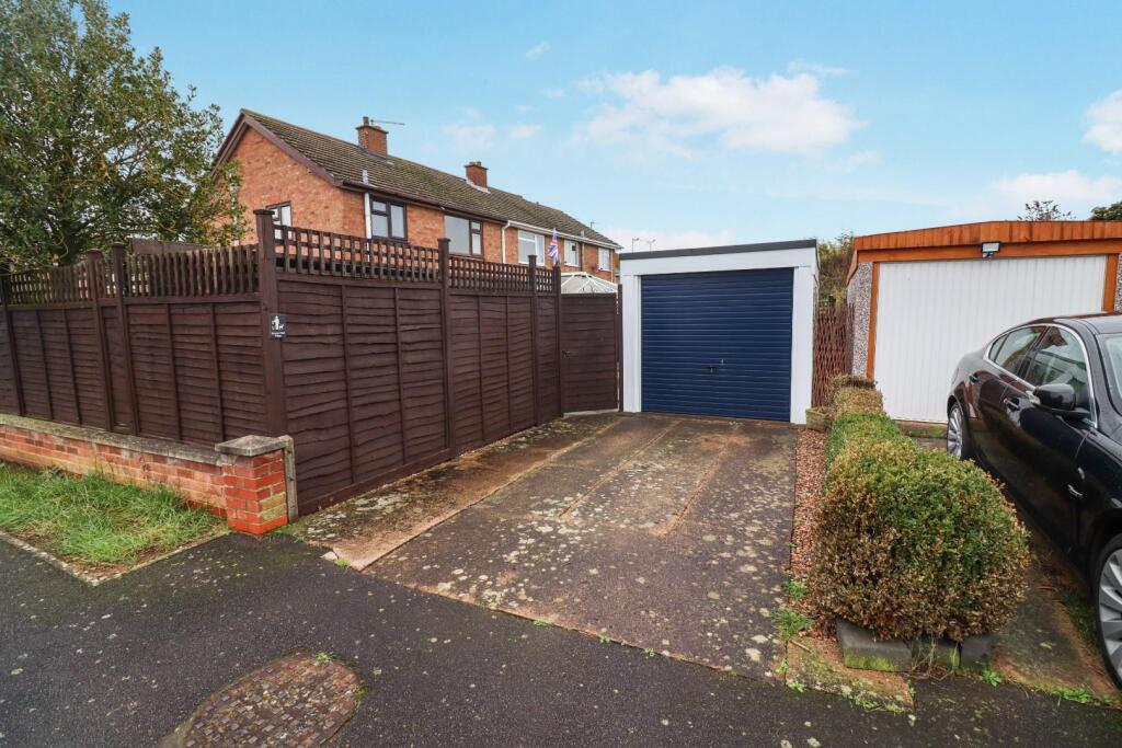 Beech Crescent, Irchester, NN29 7DX photo 3