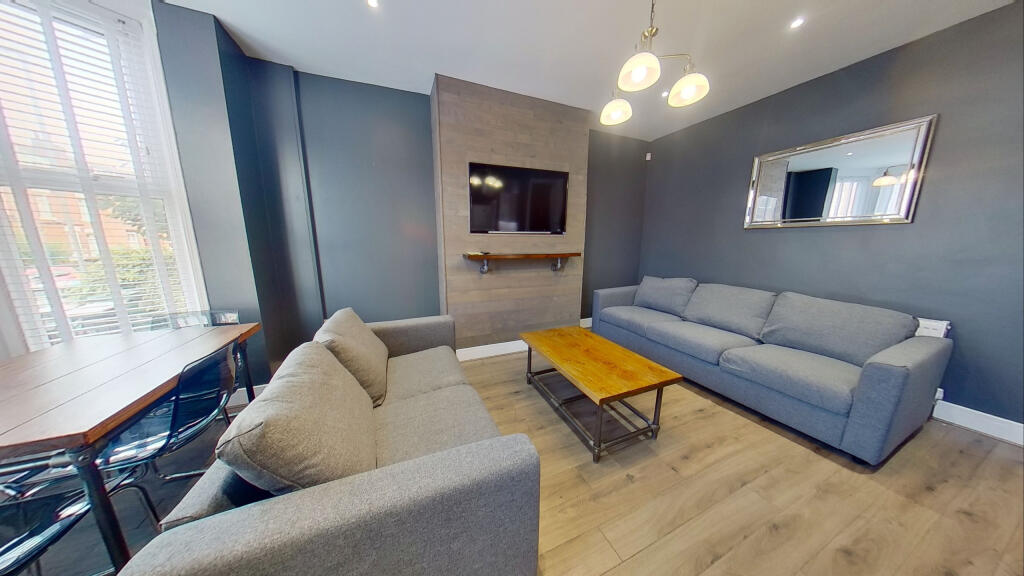 House in Leeds - View 2