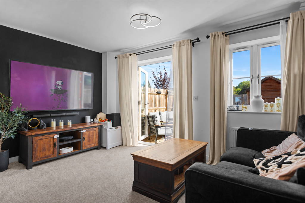 Peckham Williams Place, Badshot Lea, Farnham, GU9 9GA photo 2