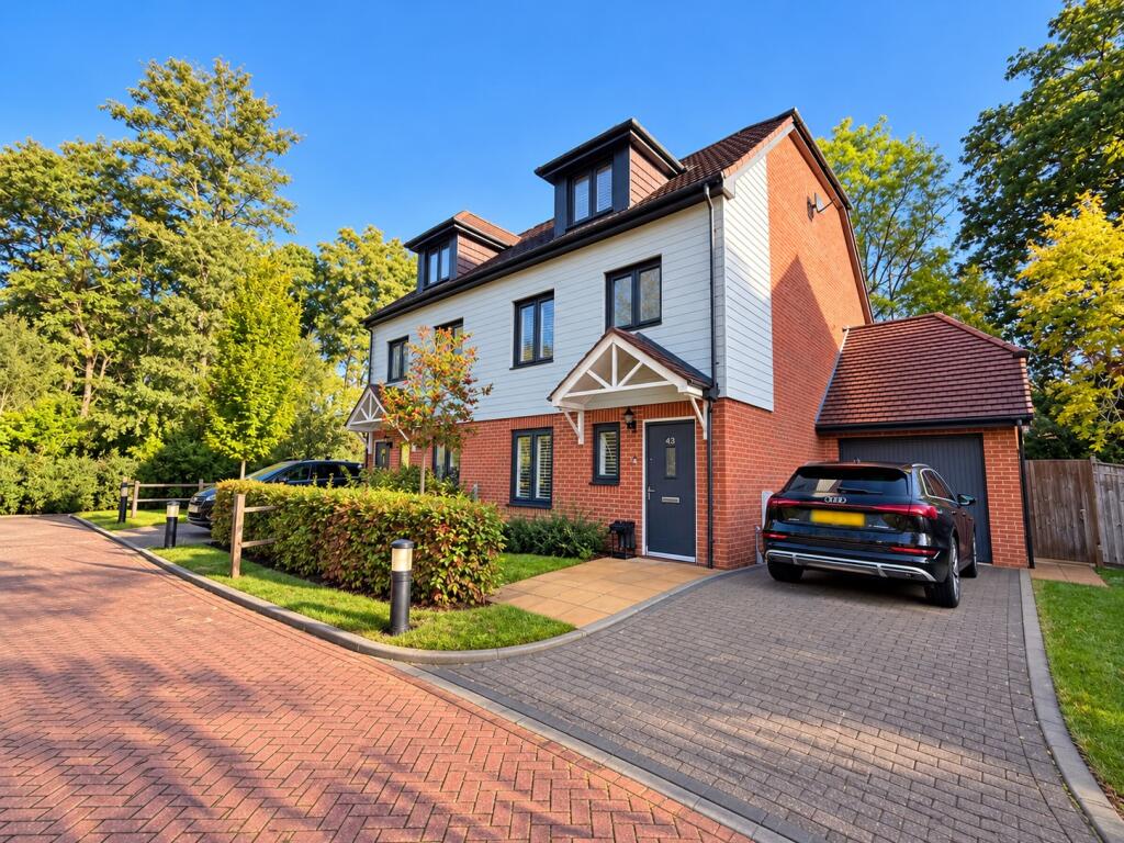 4-bed semi-detached on Sunnyside Close, East Grinstead, West Sussex, £625,000