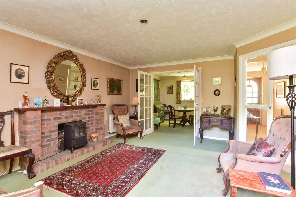4-bed detached on Western Road, Newhaven, East Sussex, £400,000