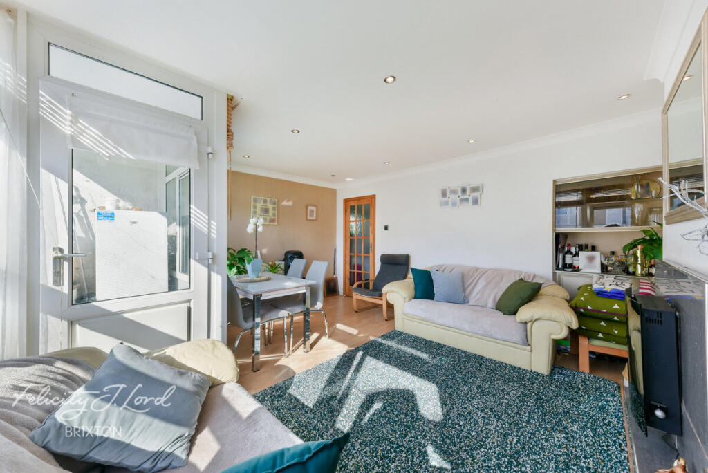 3-bed flat on Rupert Gardens, London SW9, £375,000
