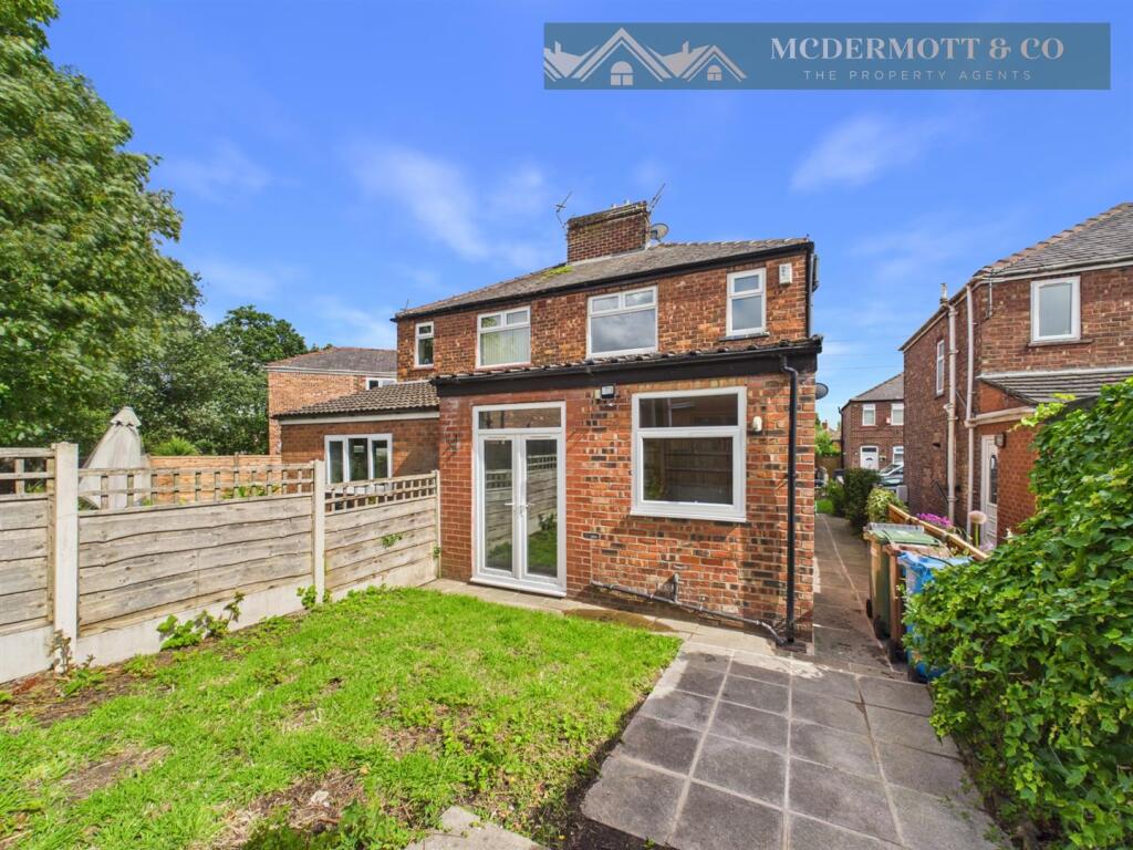 House in Oldham, Hollinwood - View 2