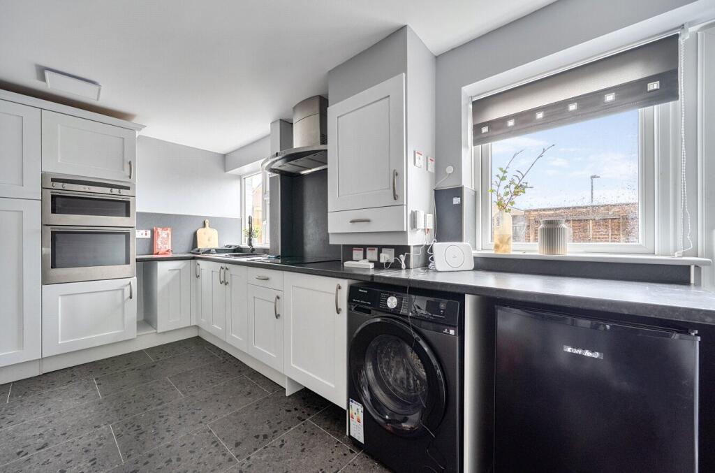 Falcon Court, Newtown, Powys, SY16 photo 3