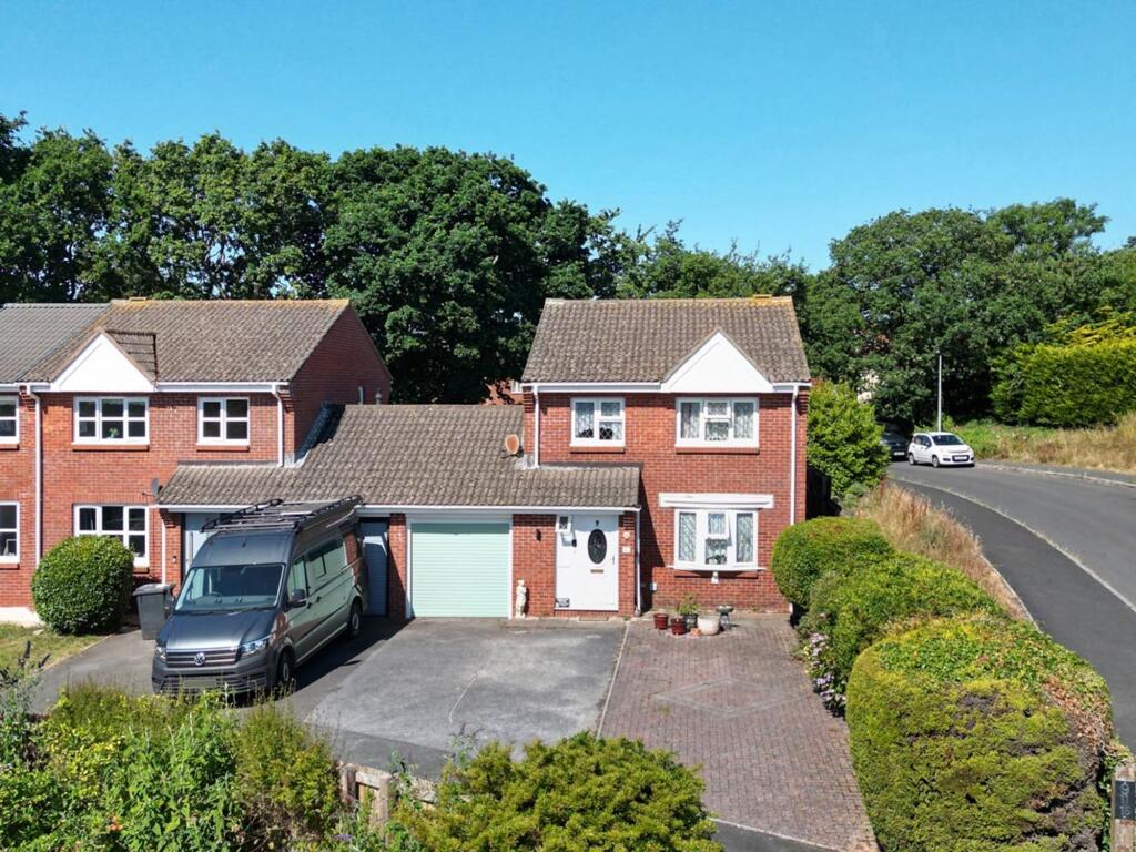 3-bed detached on Carhaix Way, Dawlish, EX7, £325,000