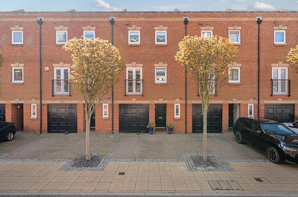 Perseus Terrace, Gunwharf Quays, Portsmouth, Hampshire, PO1 - View 2