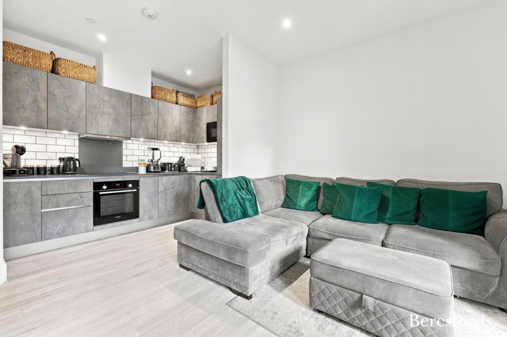 Apartment in Brentwood, Crow Green - View 5