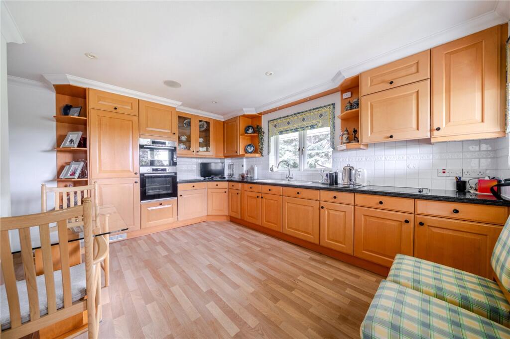 Apartment in Kingston upon Thames - View 3