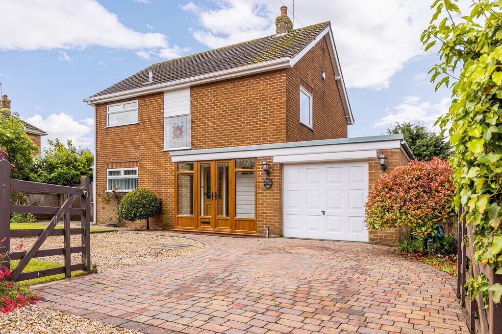 3-bed detached on Causeway, Wyberton, Boston, PE21 7BS, £315,000