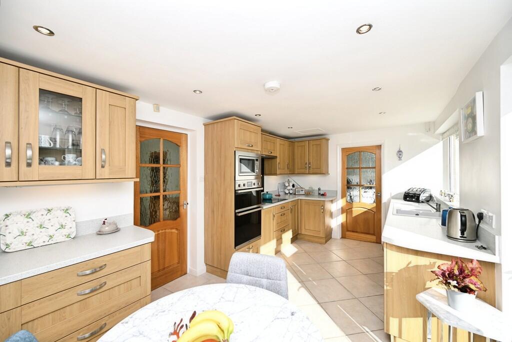 House in Rugby, Warwickshire - View 4