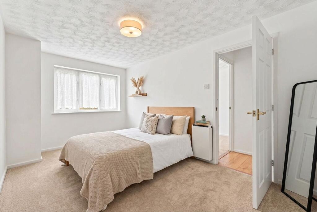 Apartment in Basildon, Essex - View 4