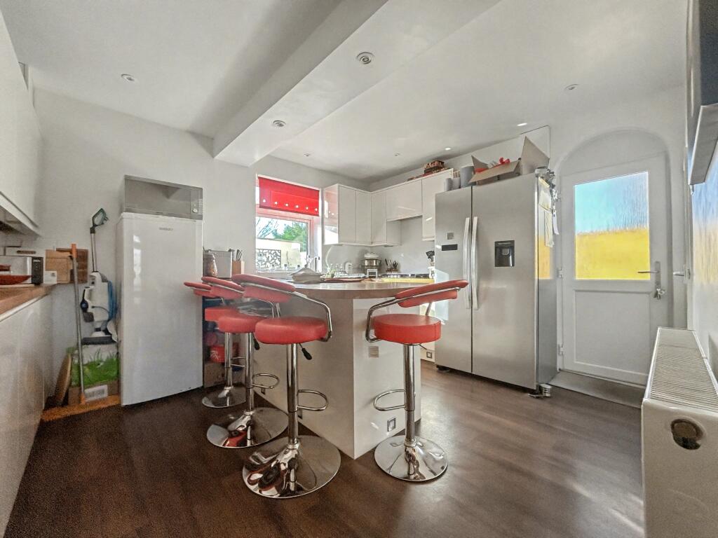 Ermin Street, Blunsdon, Swindon, SN26 photo 4