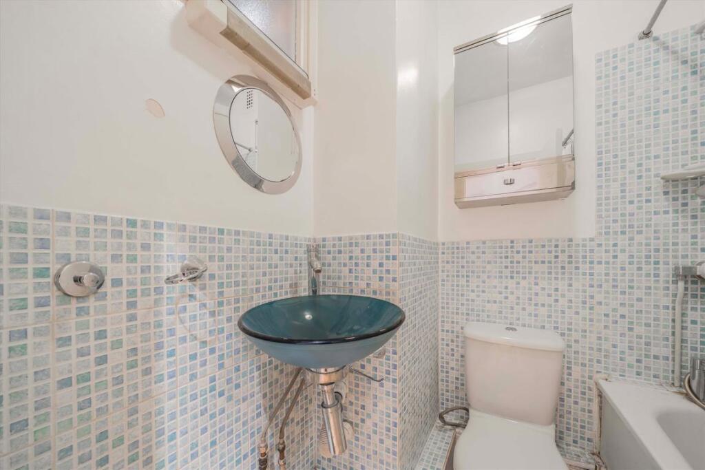 Apartment in London - View 5