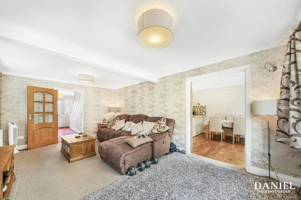 House in Basildon, Langdon Hills - View 5