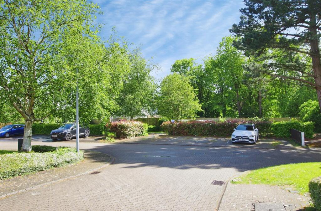 Apartment in Swindon, South Swindon - View 5