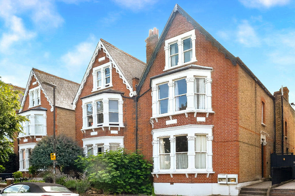 Kenilworth Avenue, London photo 2