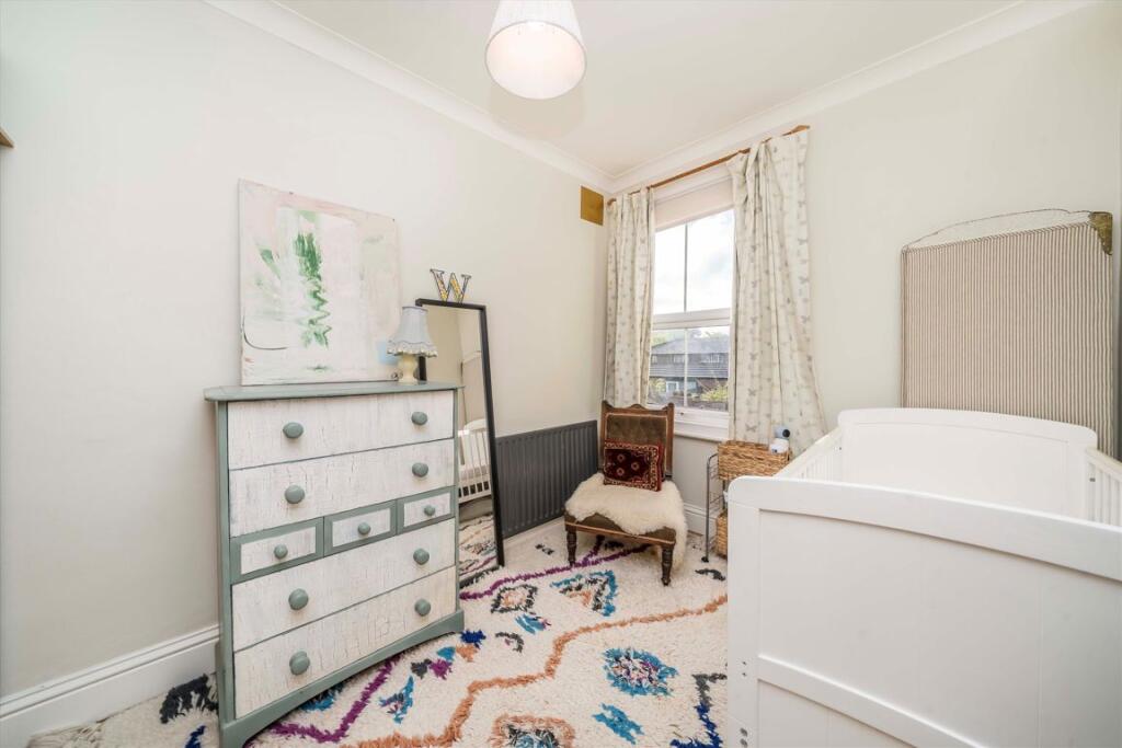 House in London, Royal Borough of Kingston upon Thames - More