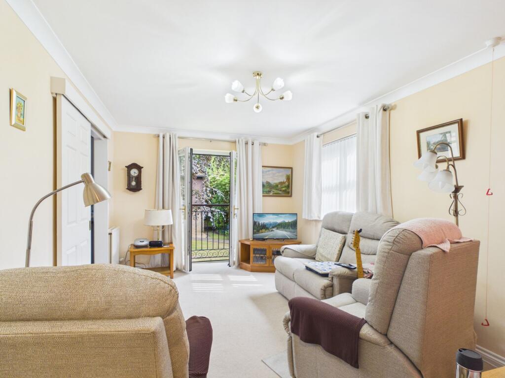 Apartment in Bracknell - View 4